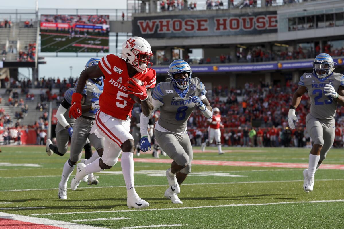 Houston receiver Marquez Stevenson scores a touchdown on a 53-yard catch-and-run during the first quarter of a game against Memphis on Nov. 16.