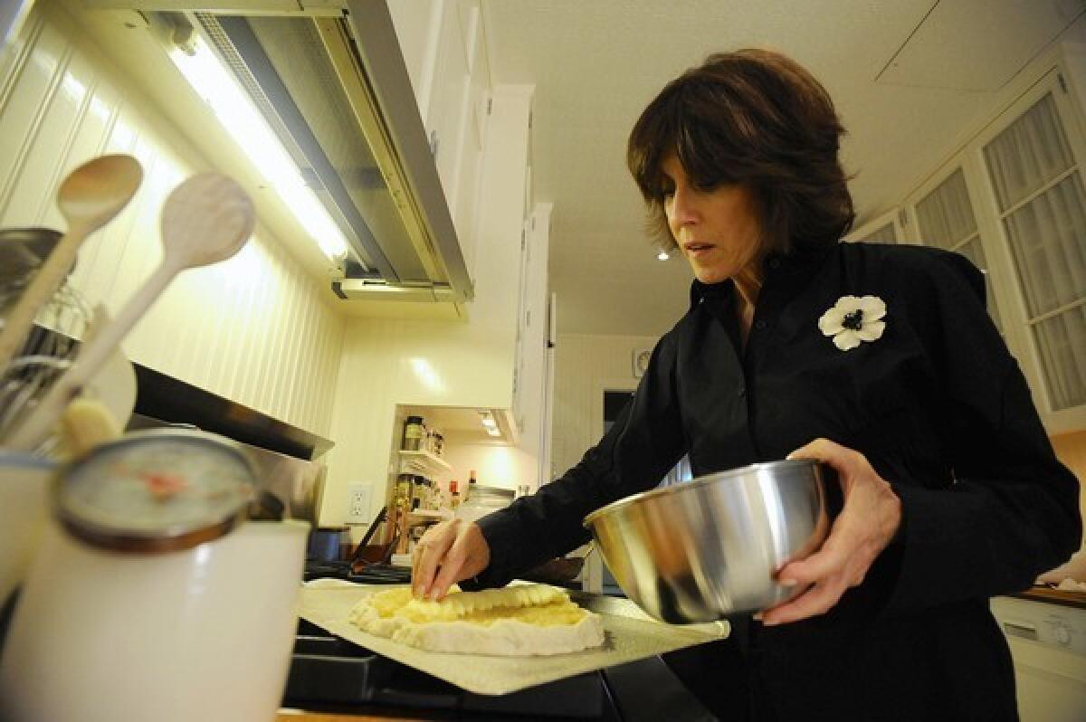Nora Ephron makes an apple tart at her New York home in 2009 amid the release of “Julie & Julia.”