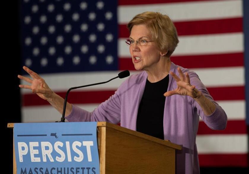 La senadora estadounidense Elizabeth Warren habla durante su campaña para la reelección, el lunes 5 de noviembre de 2018, en Hudson, Massachusetts (EE.UU.). EFE/Archivo