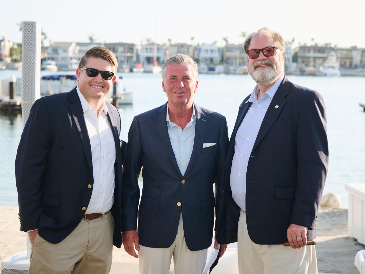 Shane Reno Hss The Crowd: Fine cigars, steaks, wine and good company hallmarks of ...