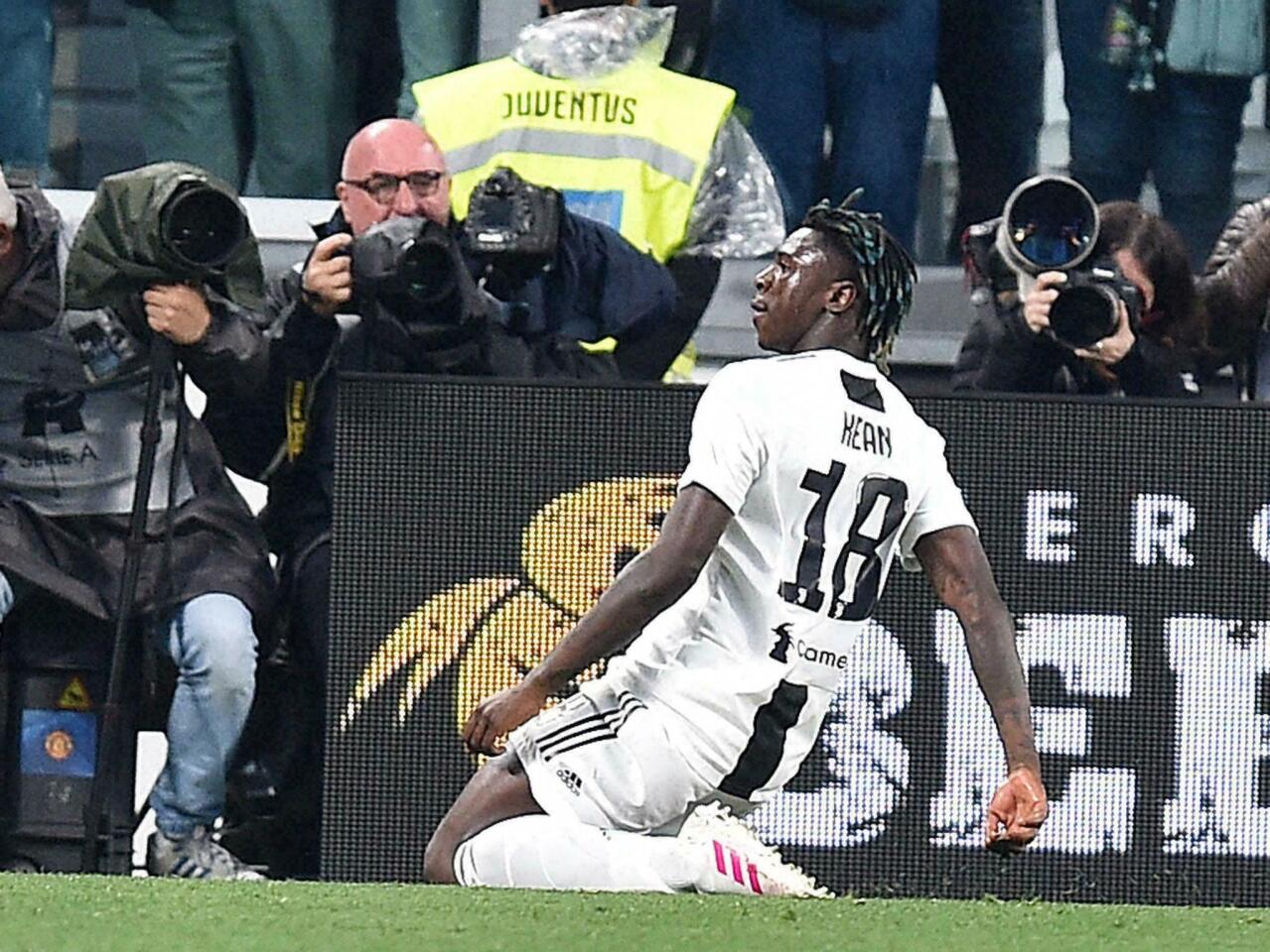 Moise Kean festeja tras anotar el segundo gol de Juventus en la victoria 2-1 ante el Milan por la Serie A de Italia, el sábado 6 de abril de 2019. (Alessandro Di Marco/ANSA via AP) ** Usable by HOY, ELSENT and SD Only **