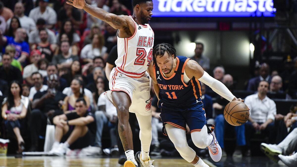 Jimmy Butler scores 35, Heat hold off Knicks 127-120