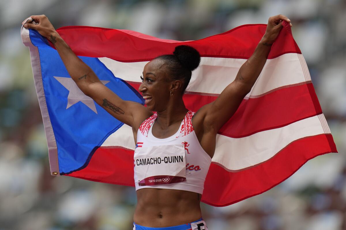 El puertorriqueña Jasmine Camacho-Quinn reacciona tras ganar la final de los 100 metros con vallas femeninos.