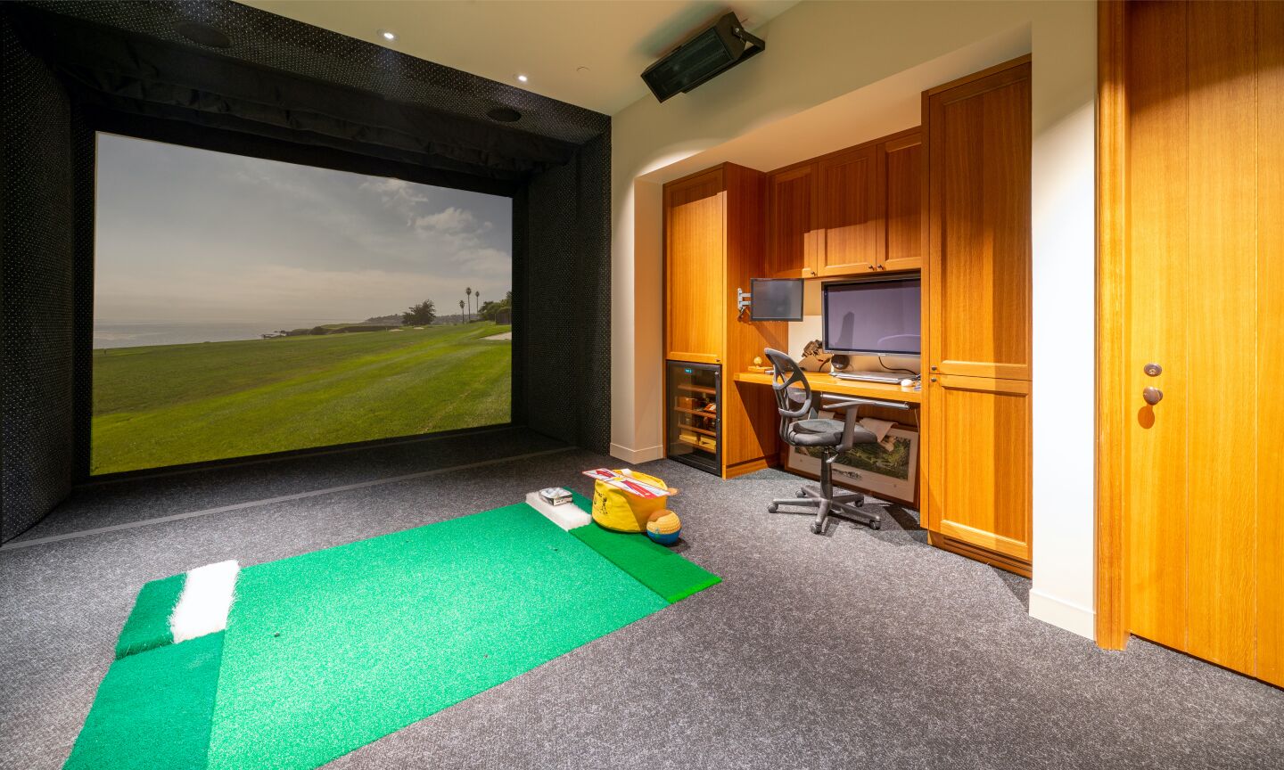 The golf simulation room.