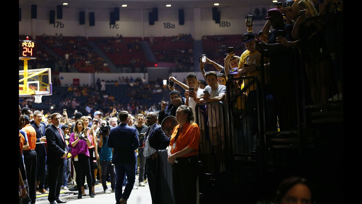 Fans wait for Los Angeles Lakers LeBron James to walk out before a game against the Denver Nuggets in San Diego on Sunday, September 30, 2018. (Photo by K.C. Alfred/San Diego Union-Tribune)