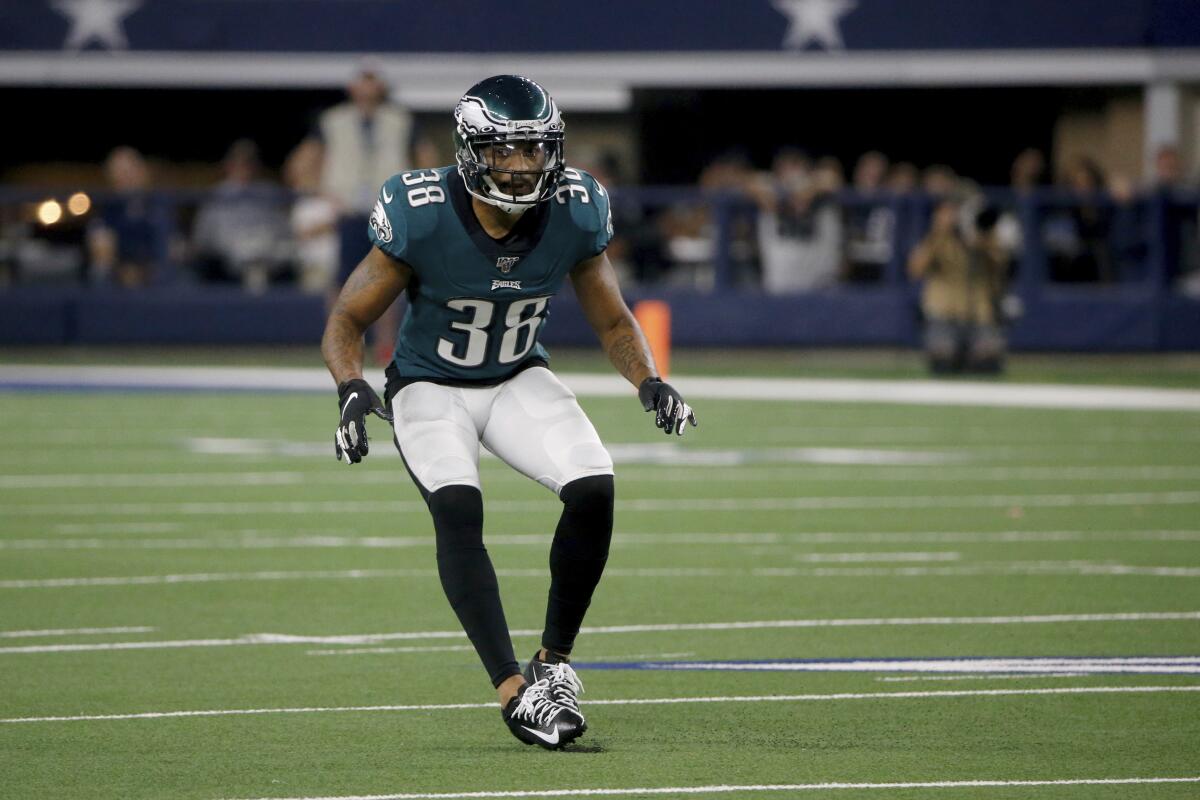 Philadelphia Eagles cornerback Orlando Scandrick drops into coverage against the Dallas Cowboys.