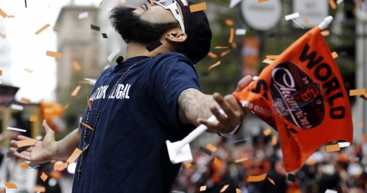 Fans, immigrant activists still buzzing about Giants pitcher Sergio Romo's  'illegal' shirt – The Mercury News