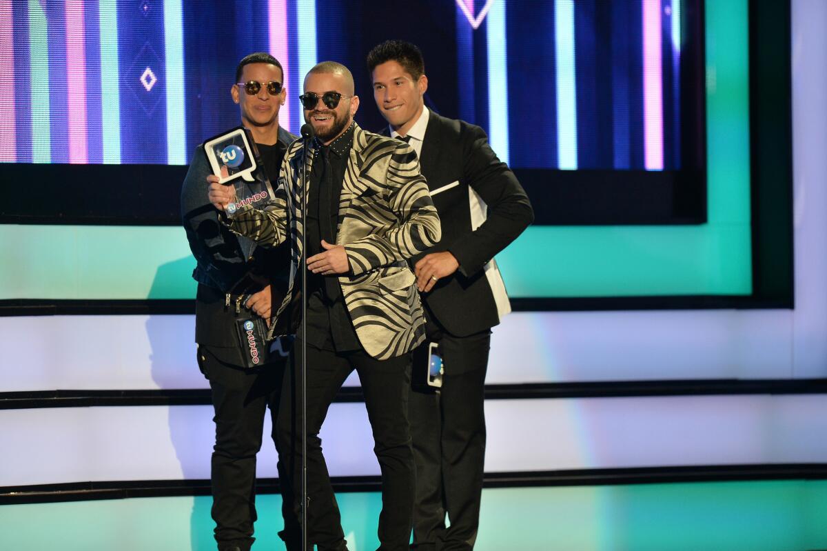 Chino y Nacho and Daddy Yankee accept an award during Telemundo's Premios Tu Mundo show in Miami. Attempts by SAG-AFTRA to run an ad that called for the unionization of performers on Telemundo during the awards show were rebuffed.