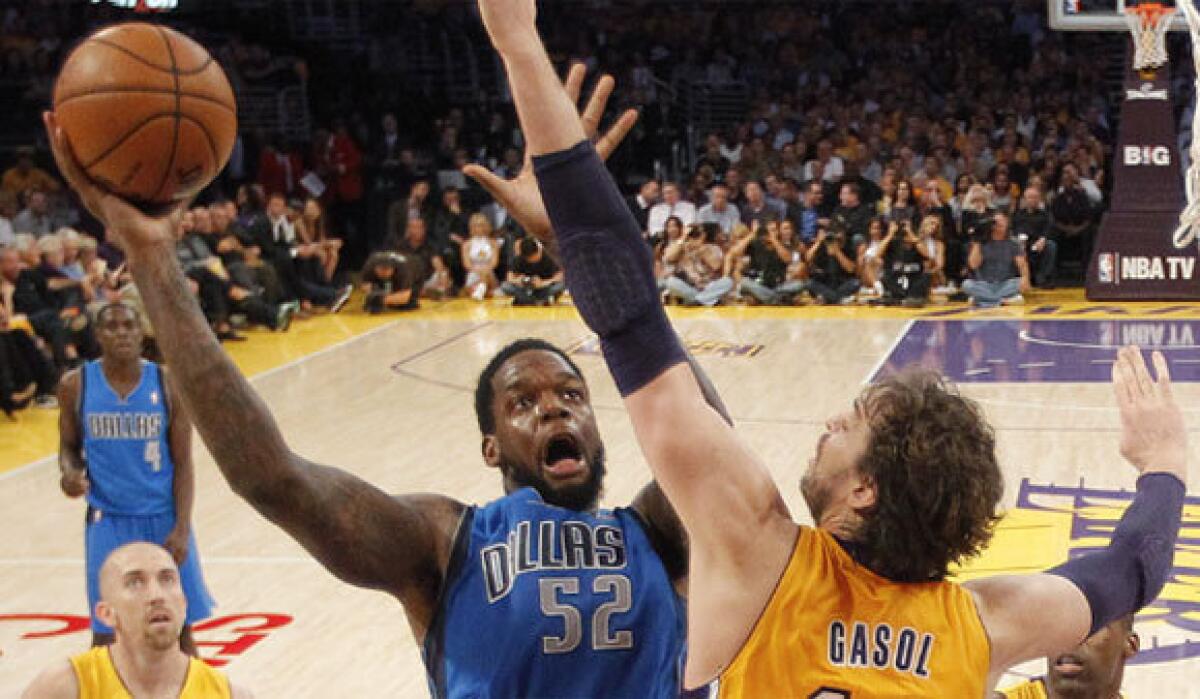 Dallas center Eddy Curry dropped seven points in 17 minutes to help the Mavericks upset the Lakers on Tuesday night.
