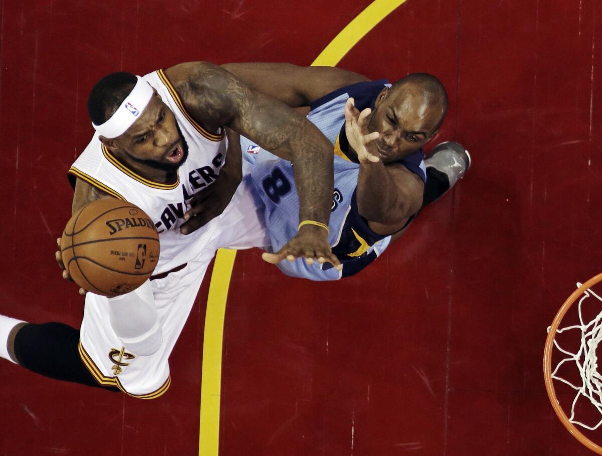 Cavaliers forward Lebron James shoots over Grizzlies forward Quincy Pondexter during the Cavaliers' 105-91 victory.
