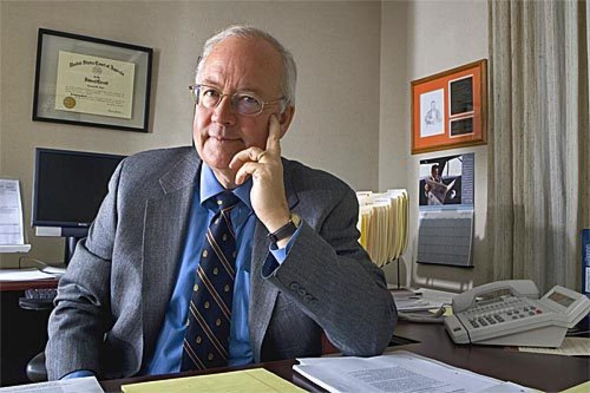 Starr's long record as a public lawyer unmistakably suggests an advocate who has chosen service over money.