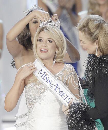 Teresa Scanlan, Miss Nebraska is crowned Miss America 2011 during the Miss America on Jan. 15, 2011, in Las Vegas.