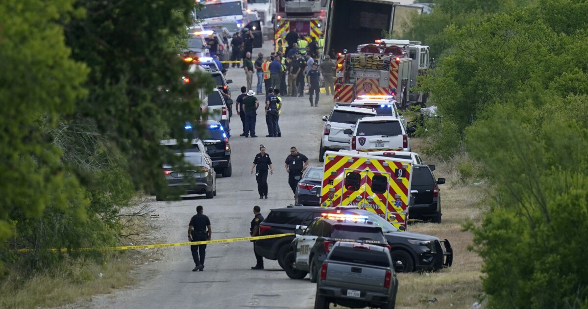 At least 40 people reportedly believed to be migrants found dead in Texas tractor-trailer At least 40 people reportedly believed to be migrants found dead in Texas tractor-trailer