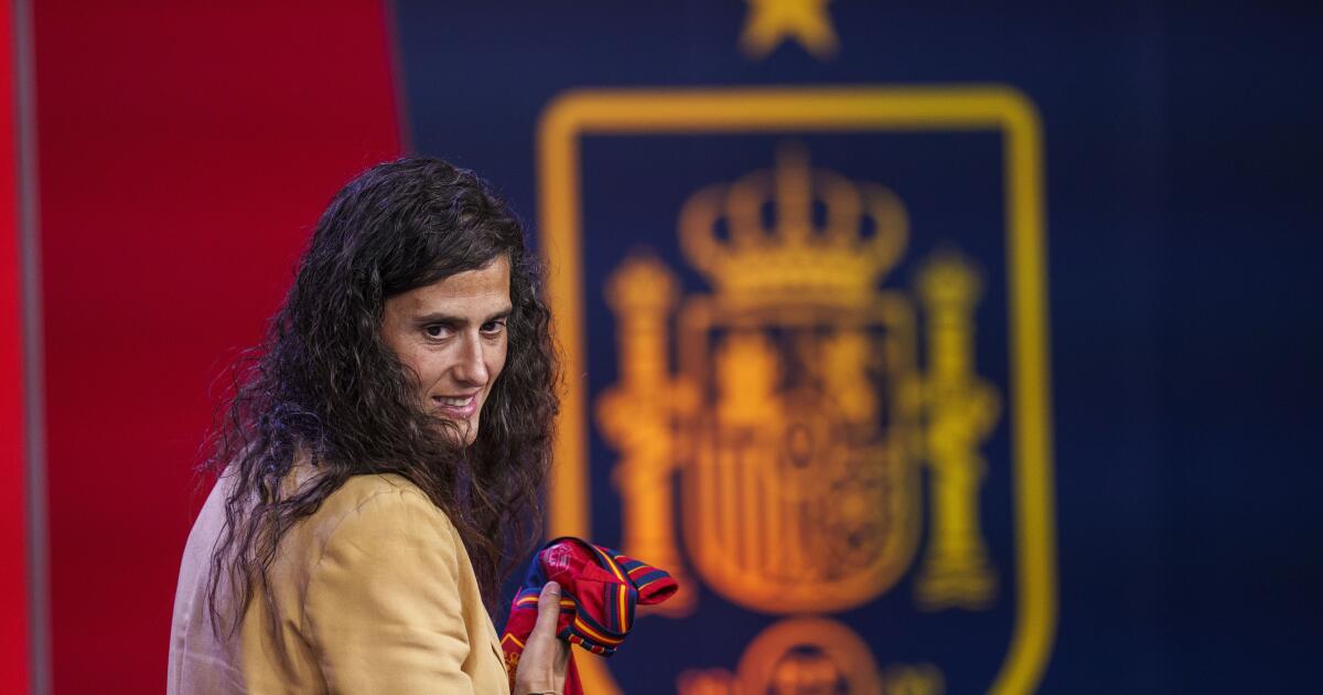 El nuevo seleccionador de la selección española femenina convoca a las jugadoras campeonas del Mundial, pero no tiene previsto poner fin al boicot
