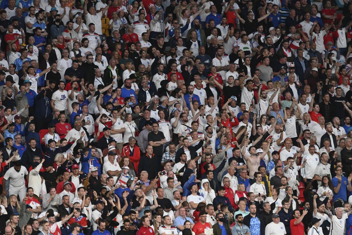 Hinchas ingleses durante la final de la Euro 2020 entre Italia e Inglaterra