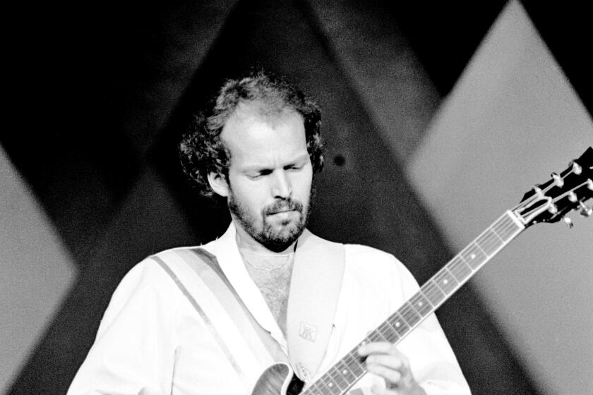 Lasse Wellander plays guitar in 1979