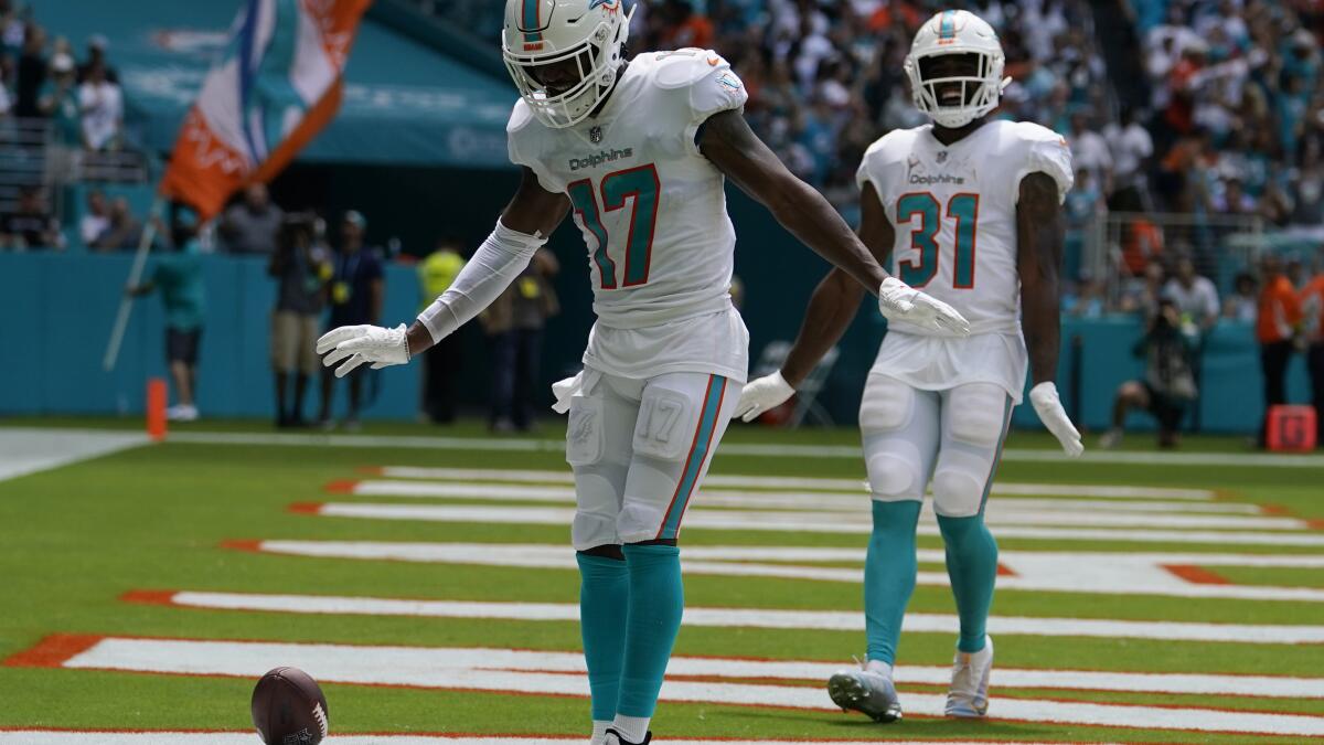 McDaniel era starts with a win, Dolphins top Patriots 20-7 - The San Diego  Union-Tribune