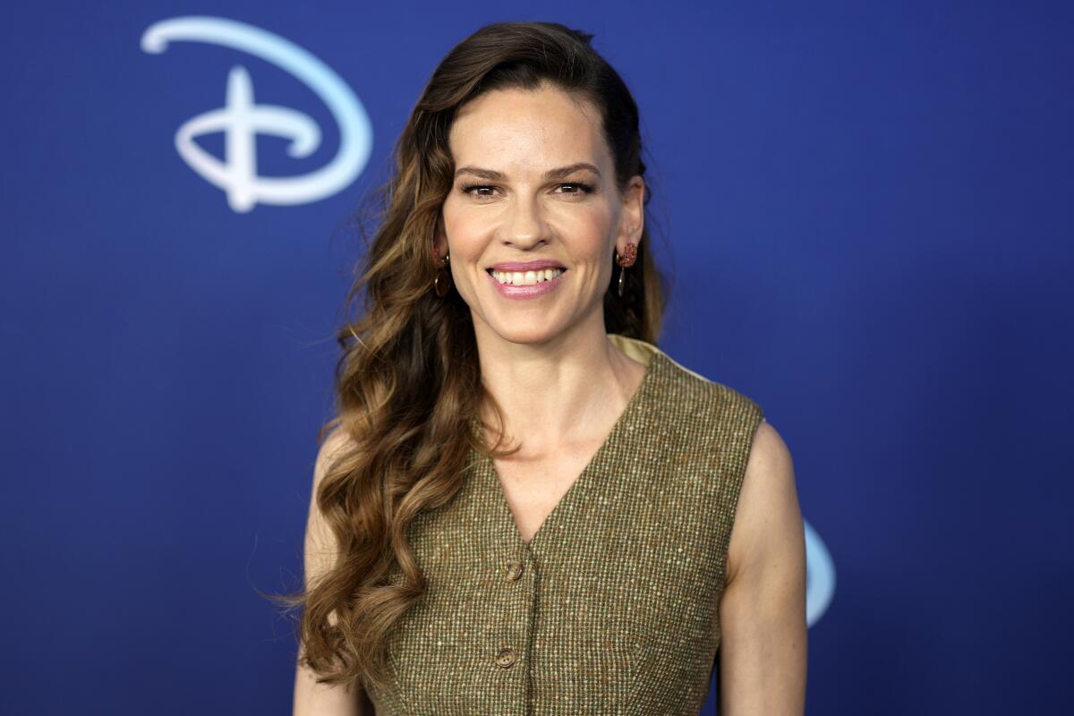 Hilary Swank talks filming new series while expecting twins - The San Diego  Union-Tribune