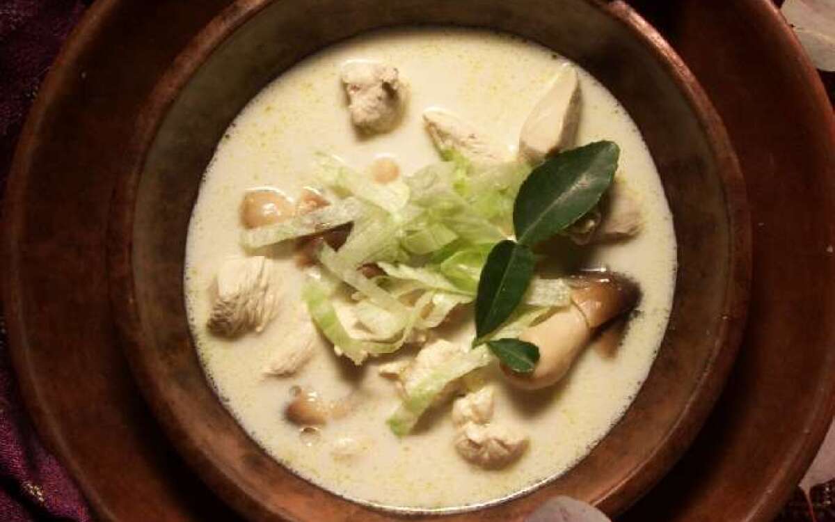 Coconut chicken soup (Tom kha gai)