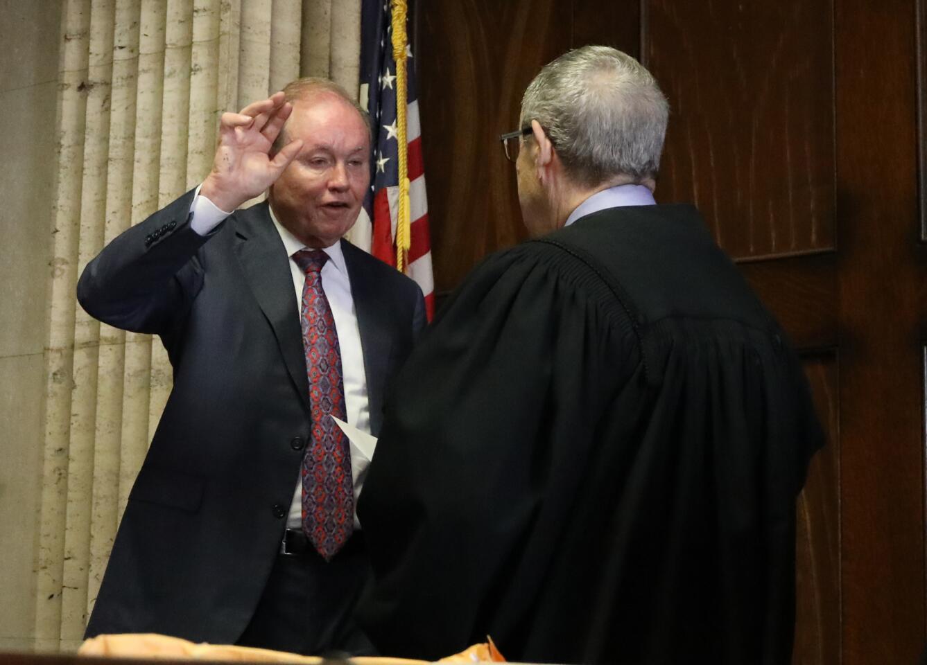 Former U.S. Attorney Dan Webb takes the oath of special prosecutor during a status hearing concerning actor Jussie Smollett at the Leighton Criminal Court Building on Aug. 23, 2019.