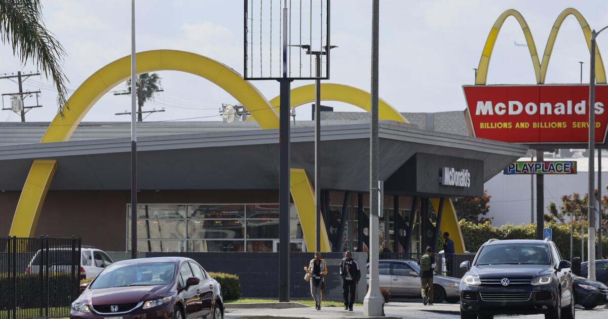 California’s minimum wage for fast food workers is now $20 an hour