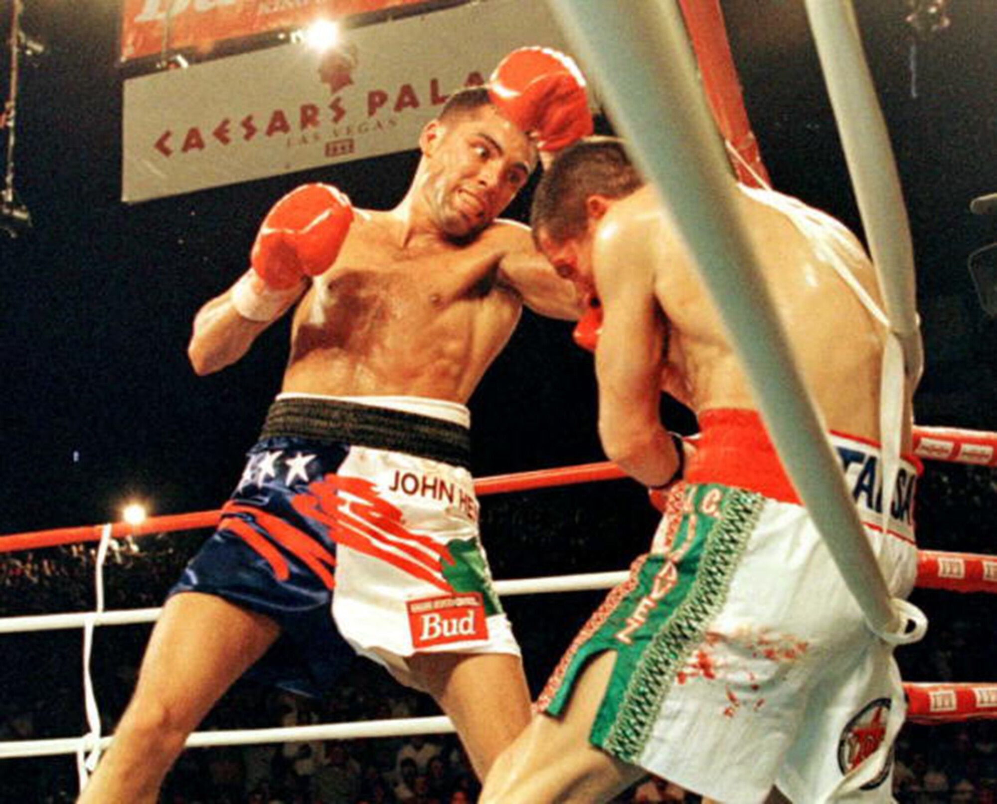 Oscar De La Hoya punches Julio César Chávez into the ropes