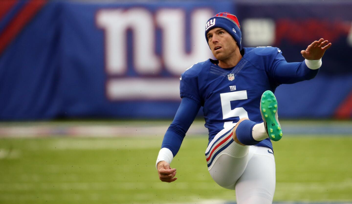 New York Giants kicker Robbie Gould warms before facing the Bears on Nov. 20, 2016 at MetLife Stadium in New Jersey.