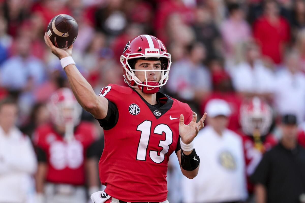 Georgia quarterback Stetson Bennett throws against Kentucky on Oct. 16, 2021.