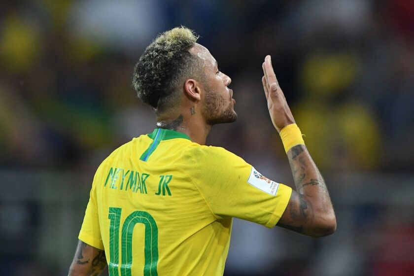 TOPSHOT - Brazil's forward Neymar waves at the end of the Russia 2018 World Cup Group E football match between Serbia and Brazil at the Spartak Stadium in Moscow on June 27, 2018. / AFP PHOTO / Kirill KUDRYAVTSEV / RESTRICTED TO EDITORIAL USE - NO MOBILE PUSH ALERTS/DOWNLOADSKIRILL KUDRYAVTSEV/AFP/Getty Images ** OUTS - ELSENT, FPG, CM - OUTS * NM, PH, VA if sourced by CT, LA or MoD **