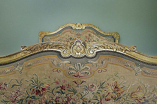 Louis XV bed in the master bedroom