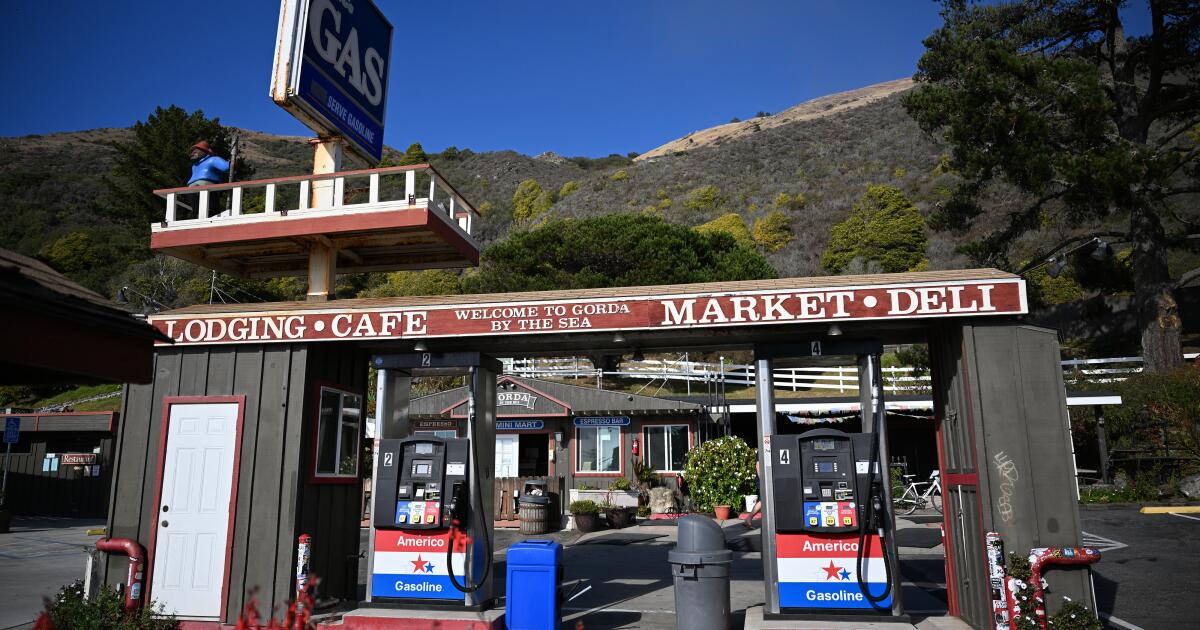 L’essence coûte 10 $ le gallon à la station Big Sur. Le propriétaire explique pourquoi les prix n’augmentent pas