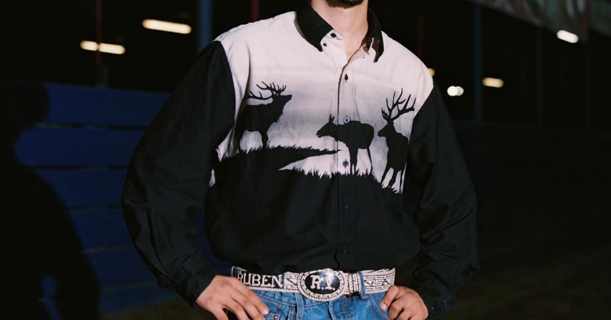 Preparando-se para a noite na Arena Desportiva Pico Rivera