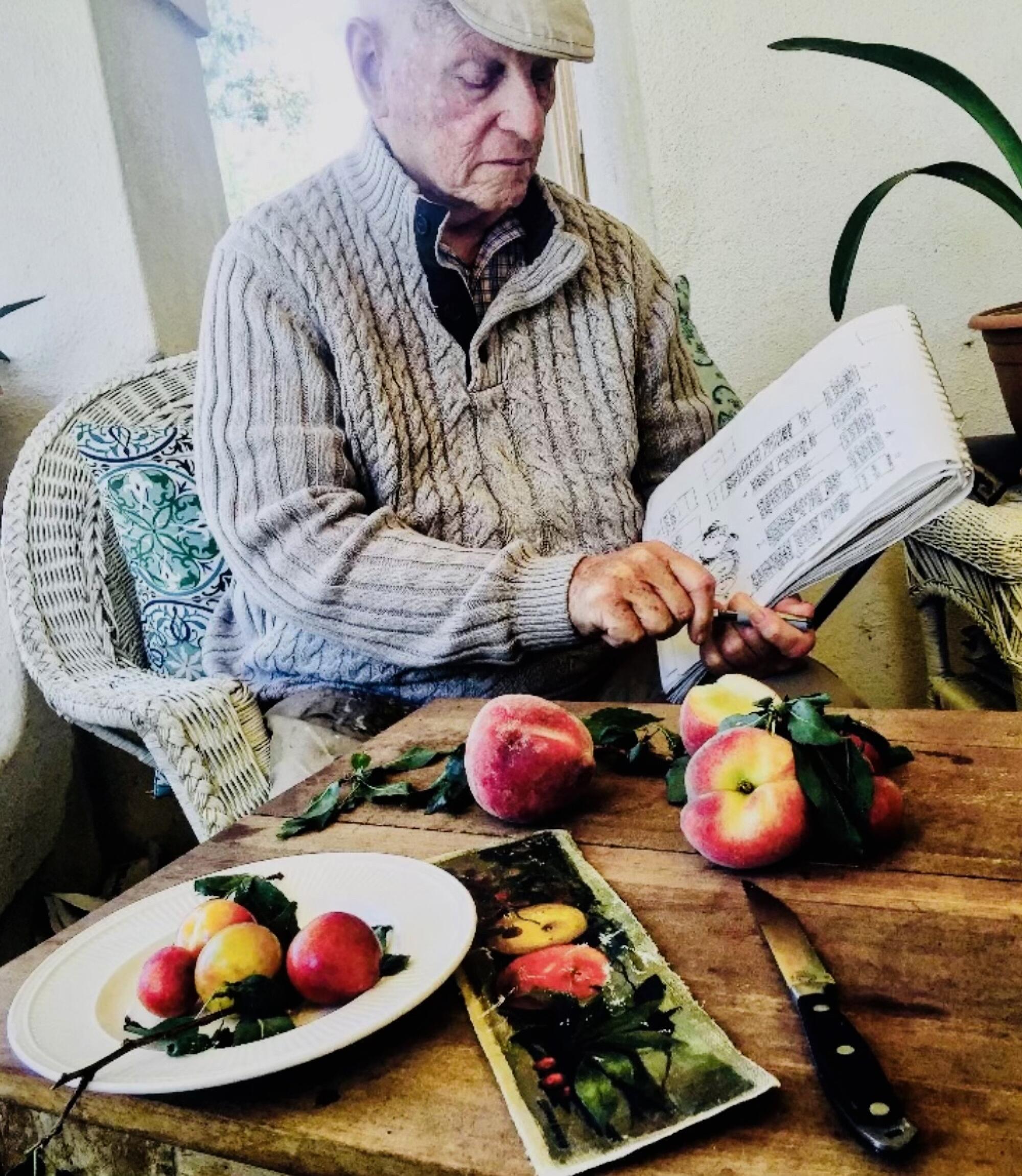 Leonard Bianco works on a still life of peaches and plums at his Phoenix home around 