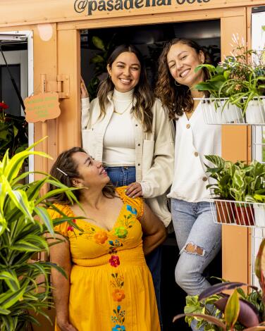  Vilma Alvarado and her daughters (C) Cindy and (R) Wendy Alvarado pose for a portrait 