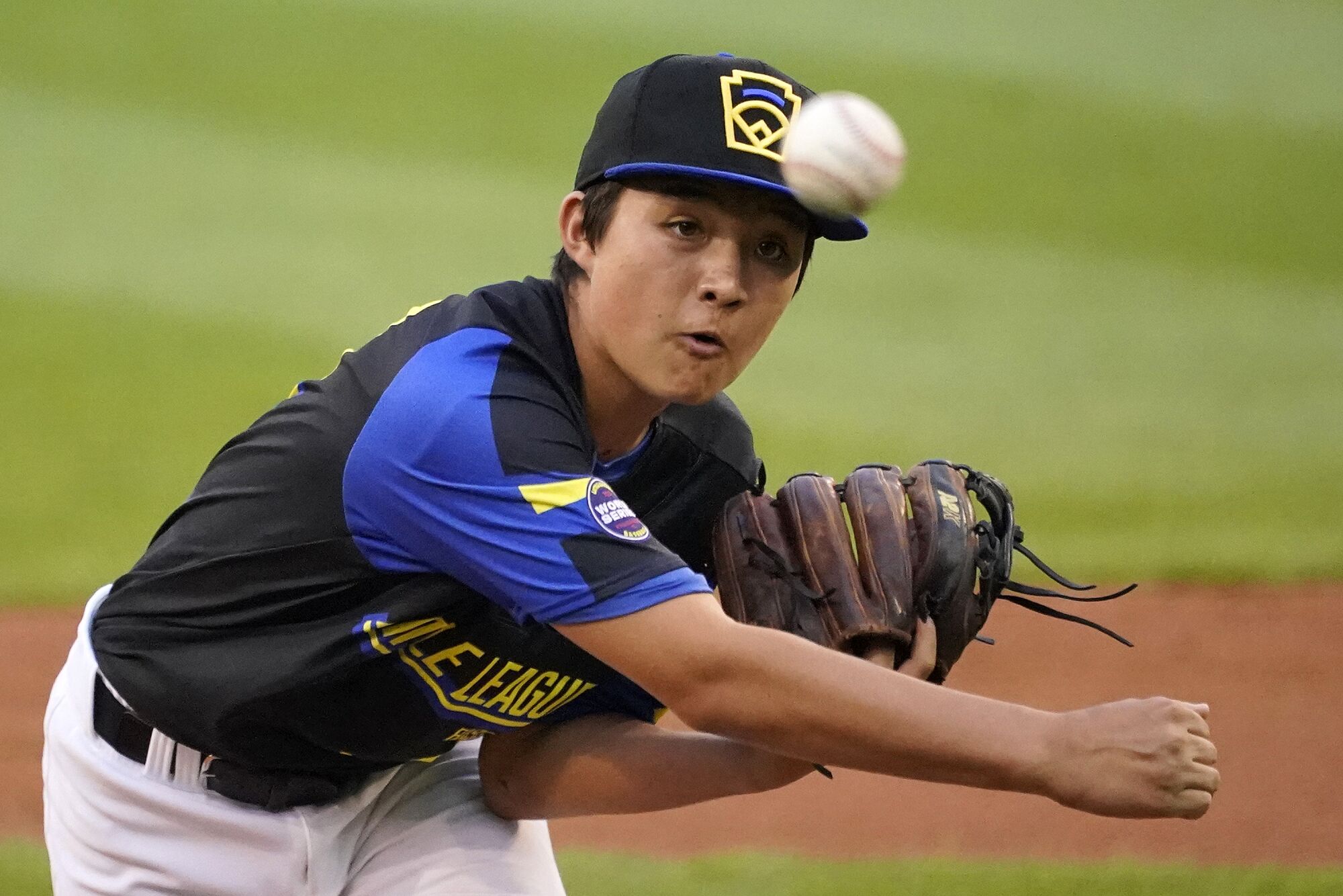 Torrance, Calif., starting pitcher Gibson Turner delivers a pitch during the first inning
