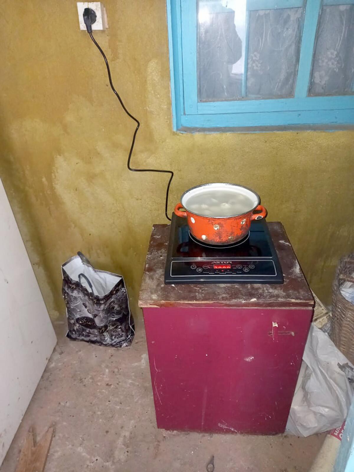 Tatyana purchased an electric stove so she could prepare meals for her family in the shelter.
