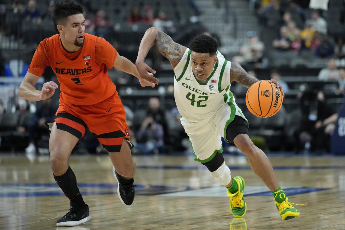 Oregon's Jacob Young (42) drives against Oregon State's Jarod Lucas (2) in 2022.