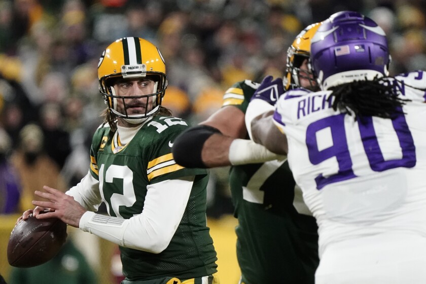 Green Bay Packers' Aaron Rodgers thorws during the first half of an NFL football game against the Minnesota Vikings Sunday, Jan. 2, 2022, in Green Bay, Wis. (AP Photo/Morry Gash)