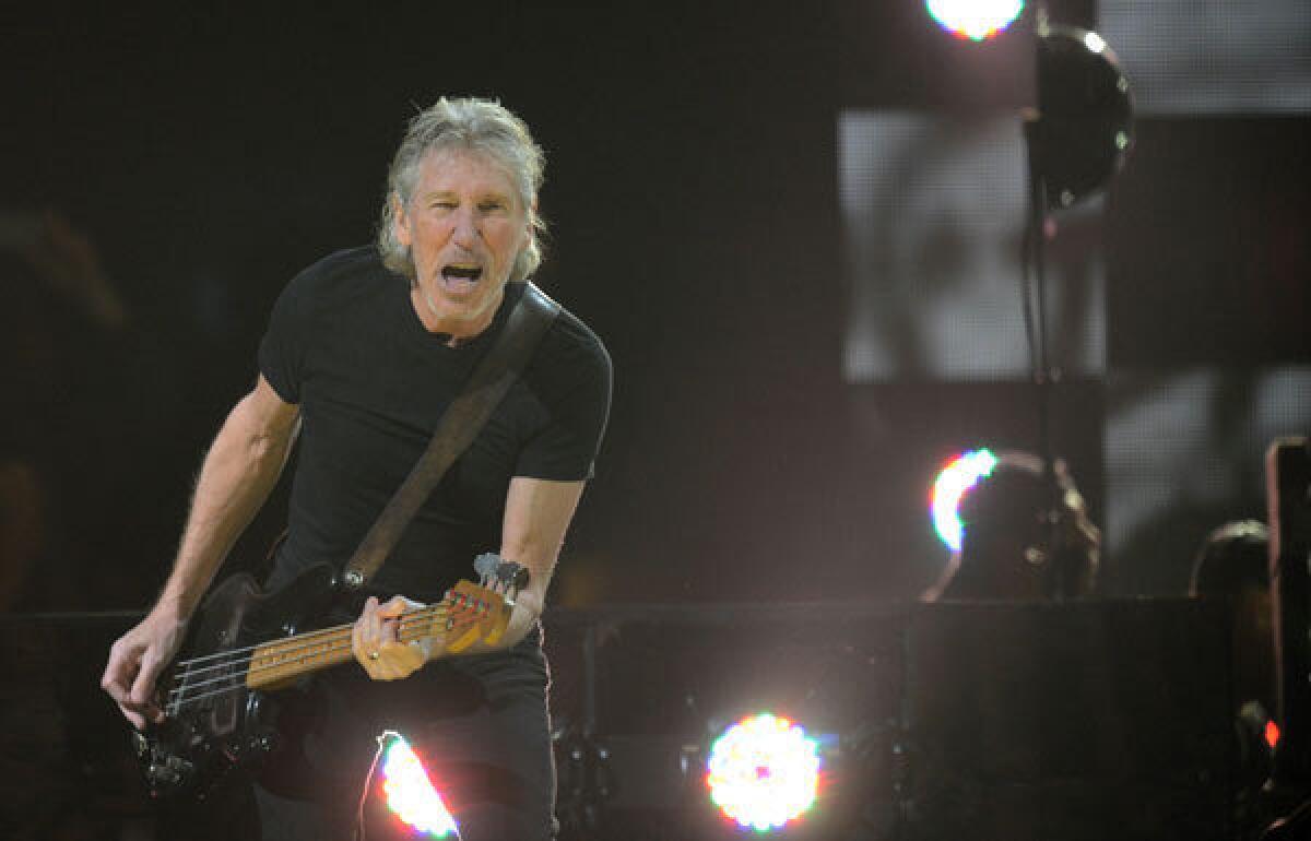Roger Waters is urging fellow musicians to boycott Israel.