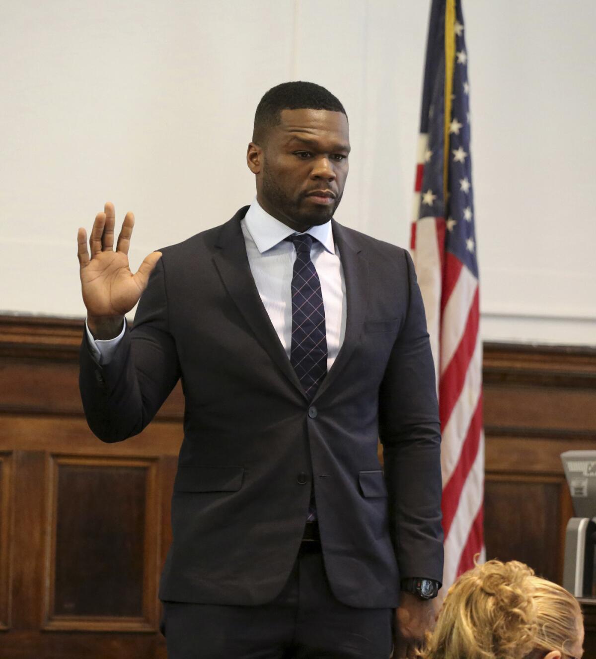 Curtis Jackson, más conocido como 50 Cent, comparece en el Tribunal Superior en Manhattan el martes 21 de julio del 2015 para declarar en una demanda por un video sexual que presuntamente publicó sin autorización en internet. (Jefferson Siegel/New York Daily News/POOL)