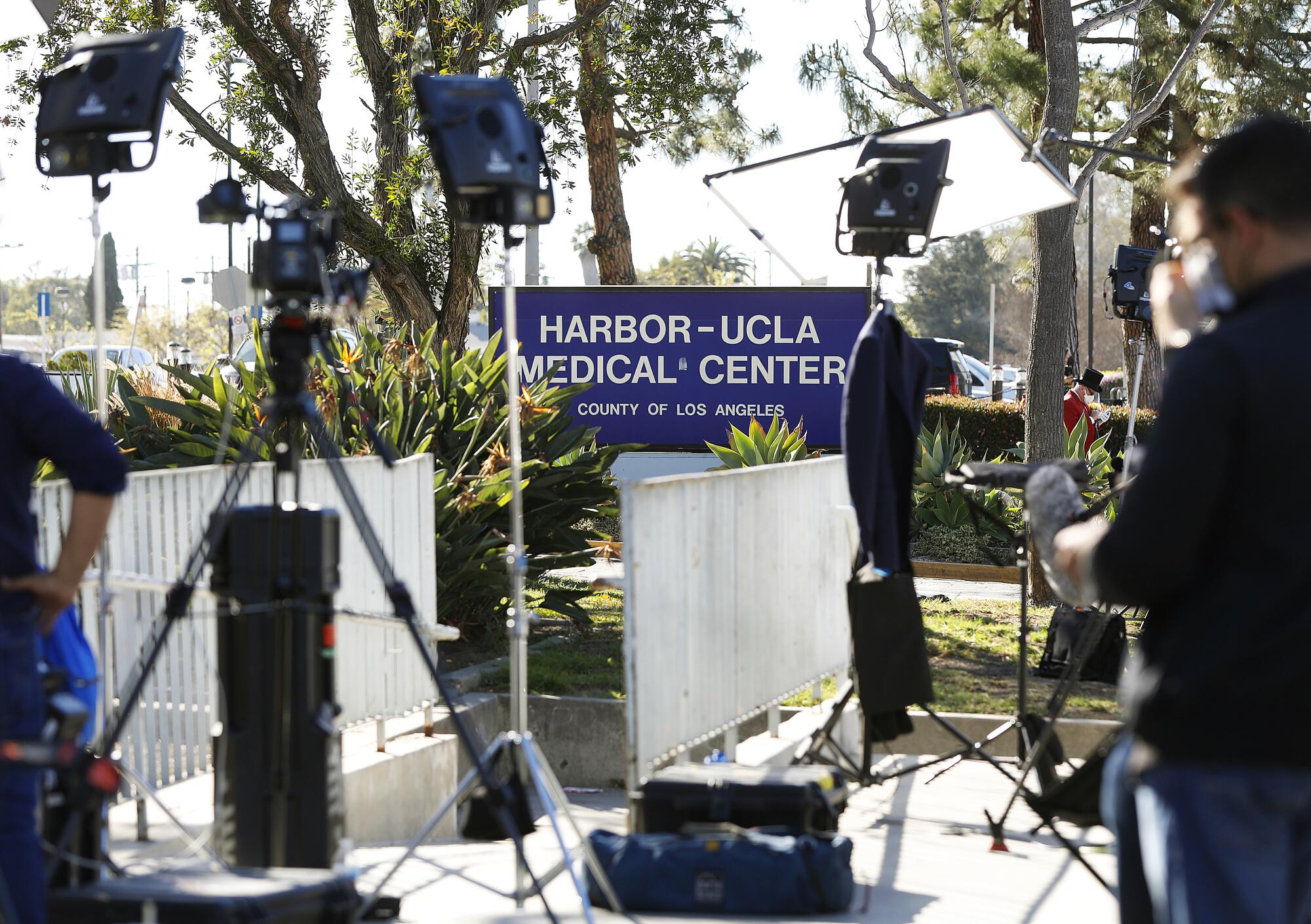 News crews stage outside of Harbor-UCLA Medical Center in Torrance after Tiger Woods was hurt in a crash 