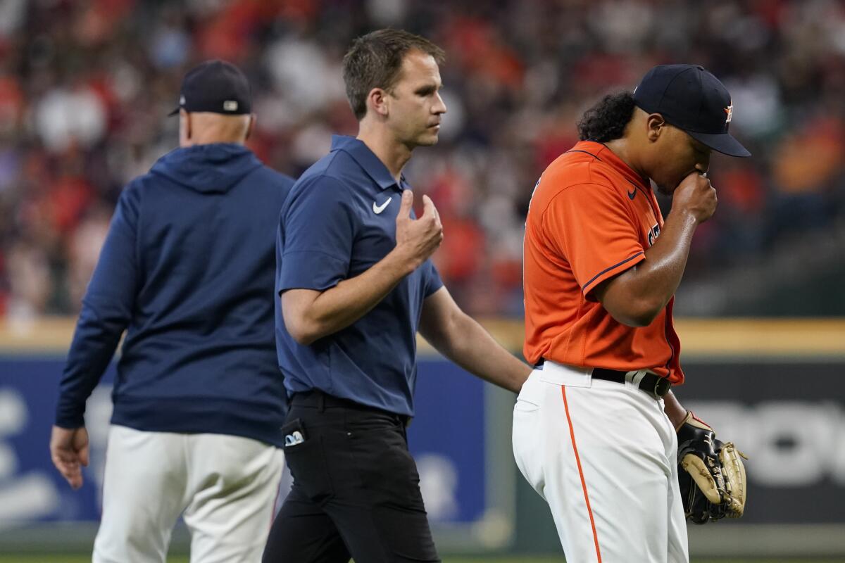 Astros' García exits ALCS Game 2 early with knee injury - The San