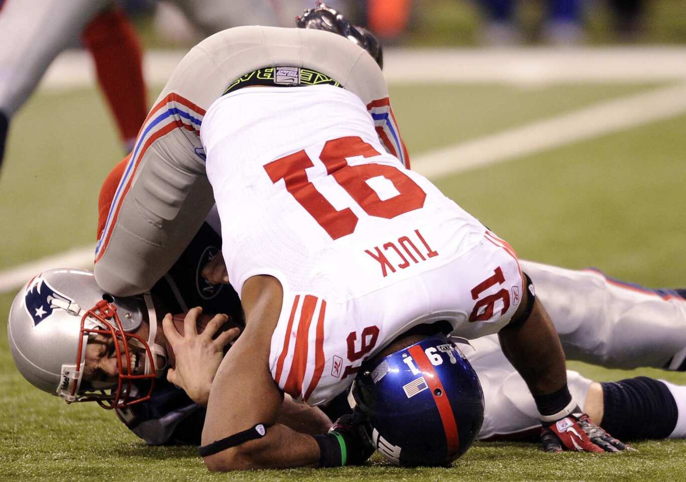 Justin Tuck, Tom Brady