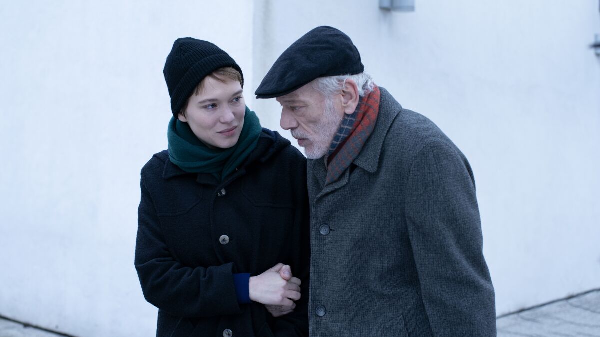 Léa Seydoux and Pascal Greggory in the film "A nice morning."