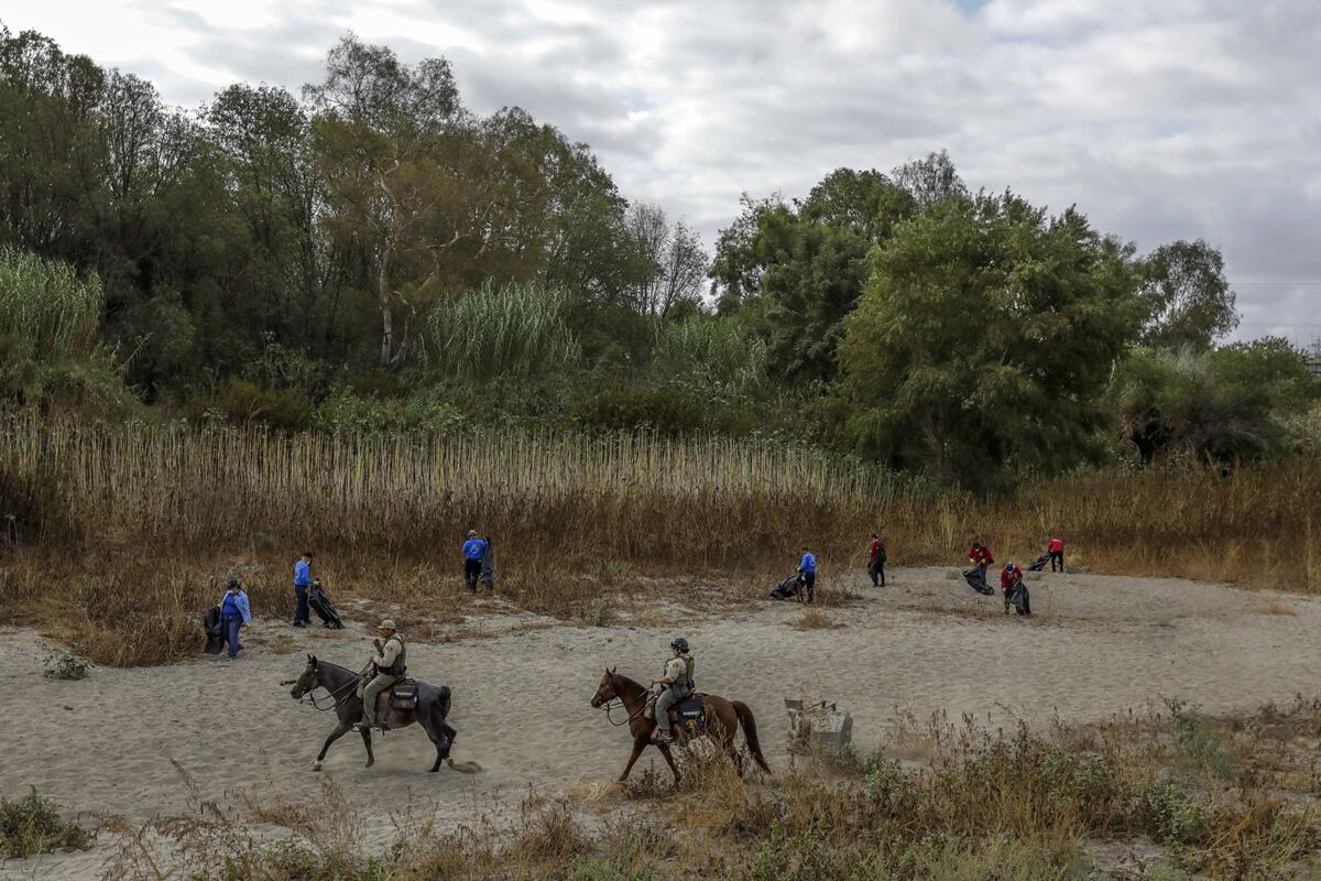 Marking National Public Lands Day, the U.S. Army Corps of Engineers, partnering with Los Angeles County and local volunteers, made an effort to clean up and remove trash from the Whittier Narrows.