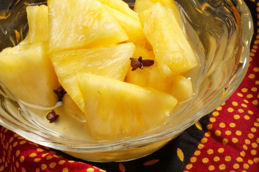 098064.FO.0601.food merchant.pineapple Chochin Pinapple Clove dessert