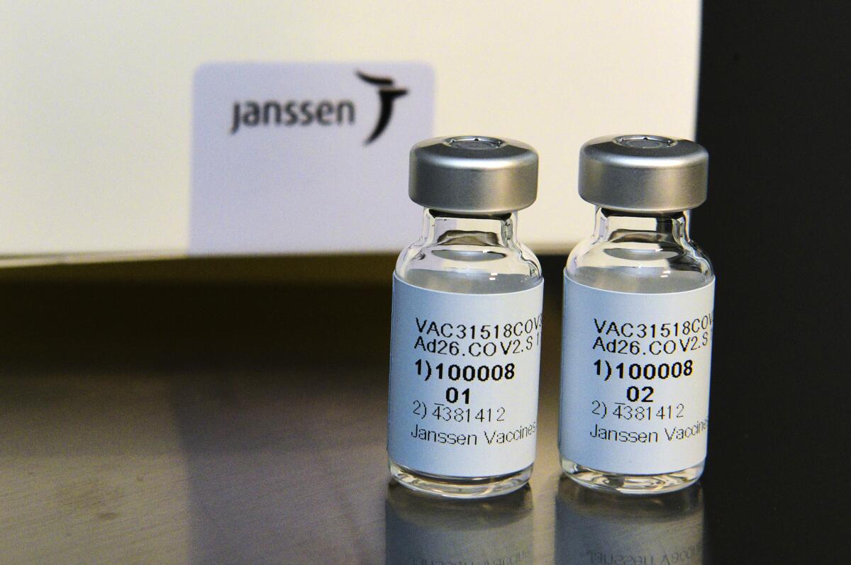 La foto de septiembre de 2020 distribuida por Johnson & Johnson muestra la vacuna Janssen contra el COVID-19.