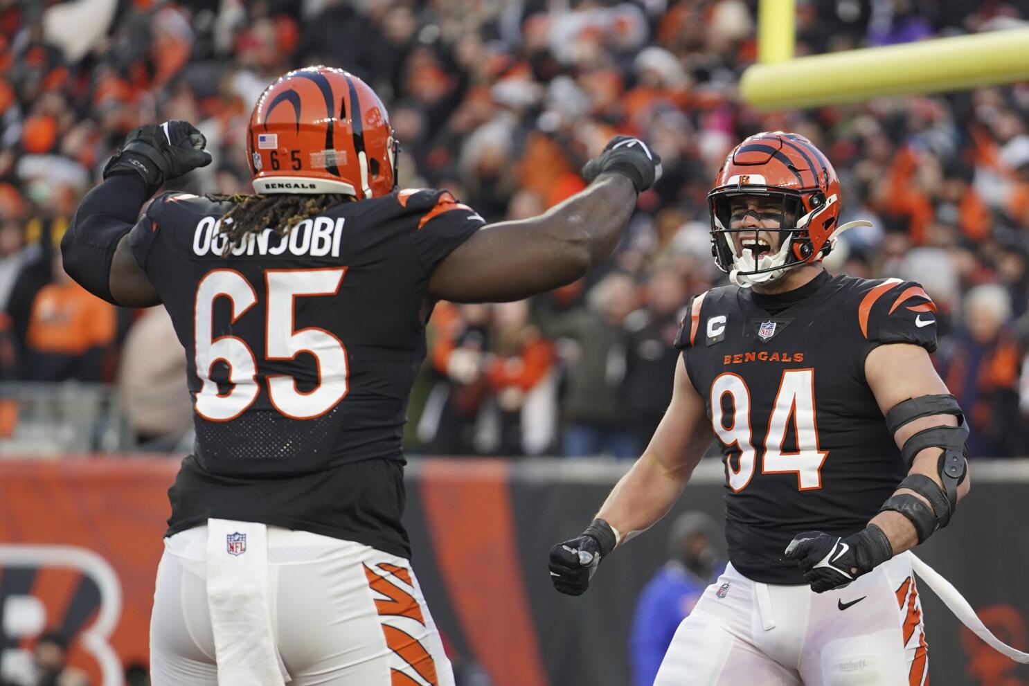 Bengals hold on, finally win in playoffs, 26-19 over Raiders - The San  Diego Union-Tribune