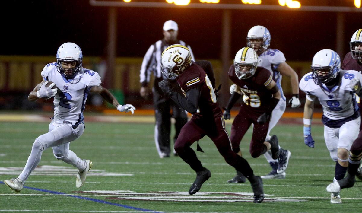 Crescenta Valley RB Grant Maximus runs the ball in the CIF SS Div. X championship game vs. Simi Valley High, at SMHS in Simi Valley on Saturday, Nov. 29, 2019.