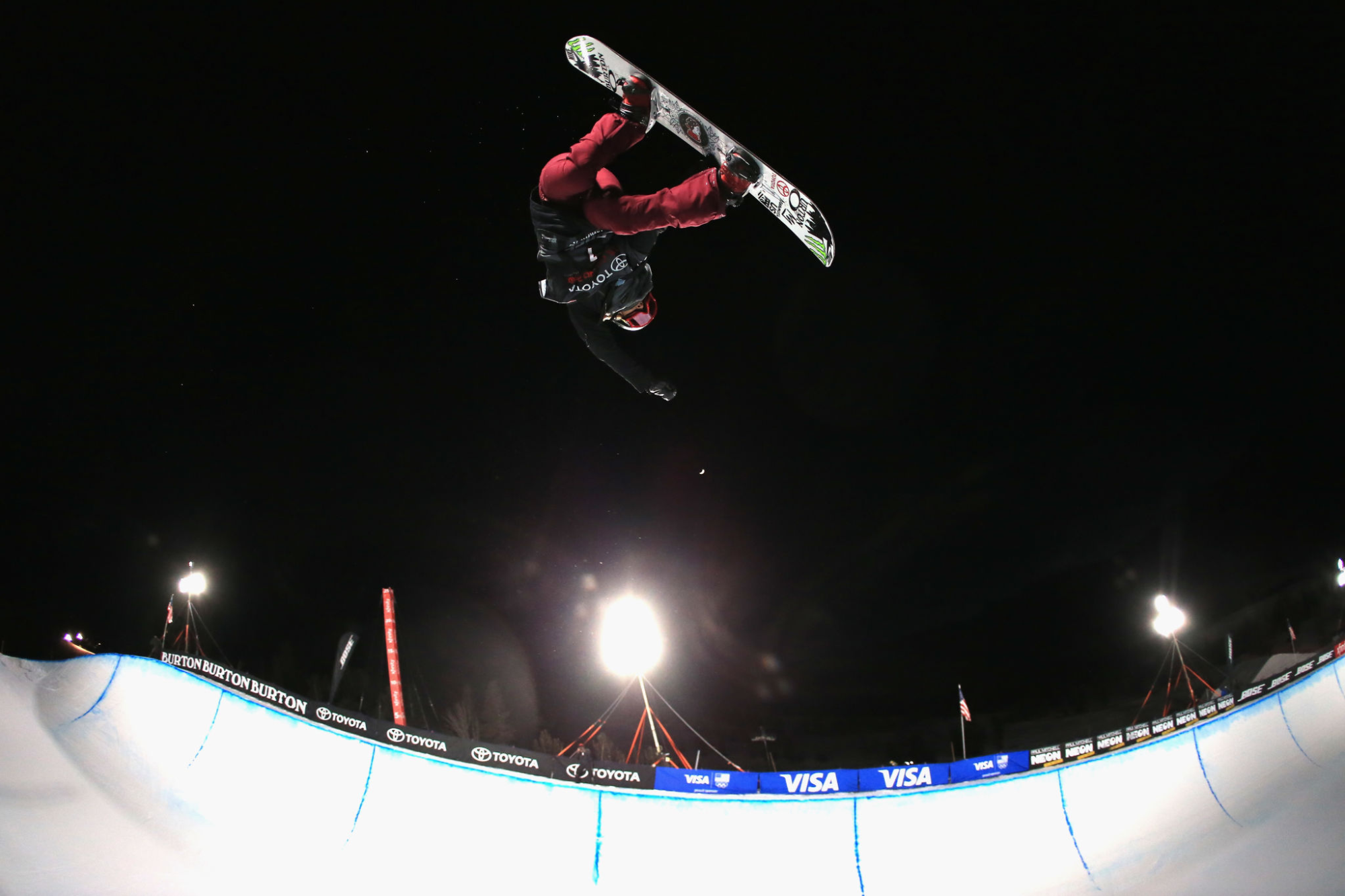 MAMMOTH, CA - JANUARY 20: Chloe Kim competes in the final round of the Ladies' Snowboard Halfpipe.